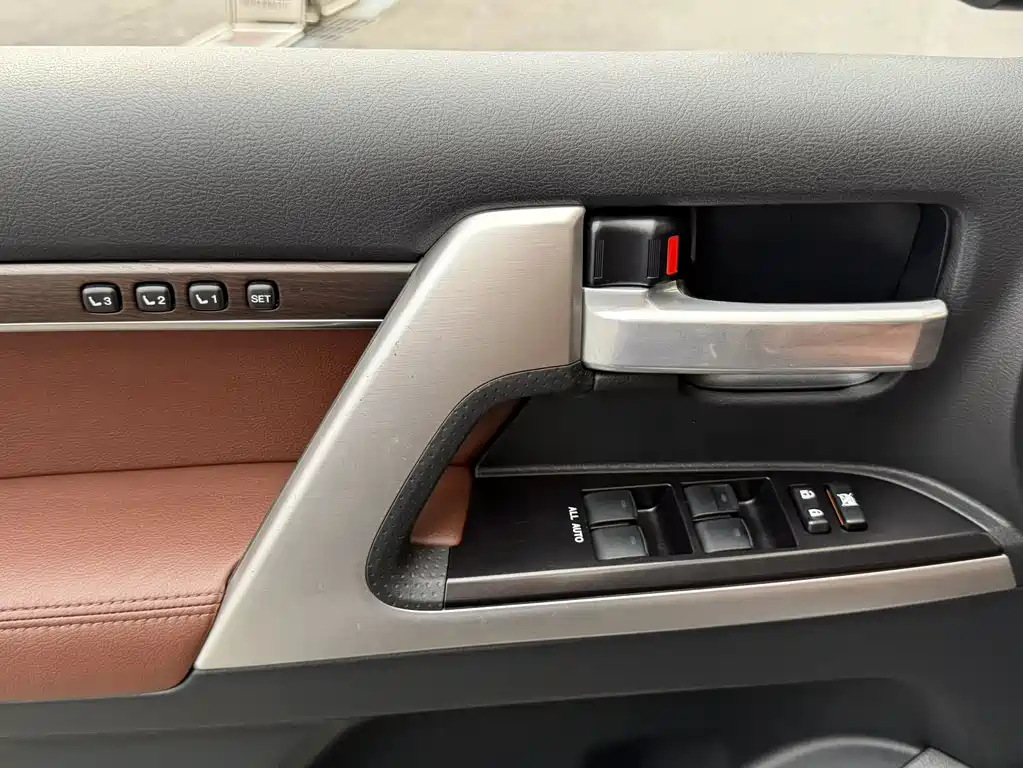 Toyota Land Cruiser 2019 — фото 10