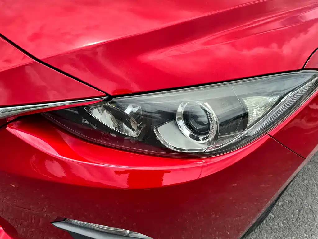 Mazda 3 Axela 2015