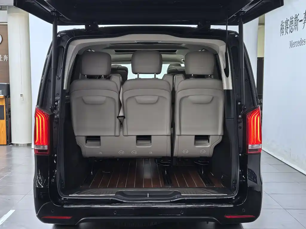 Mercedes-Benz V-Class 2020 — фото 16
