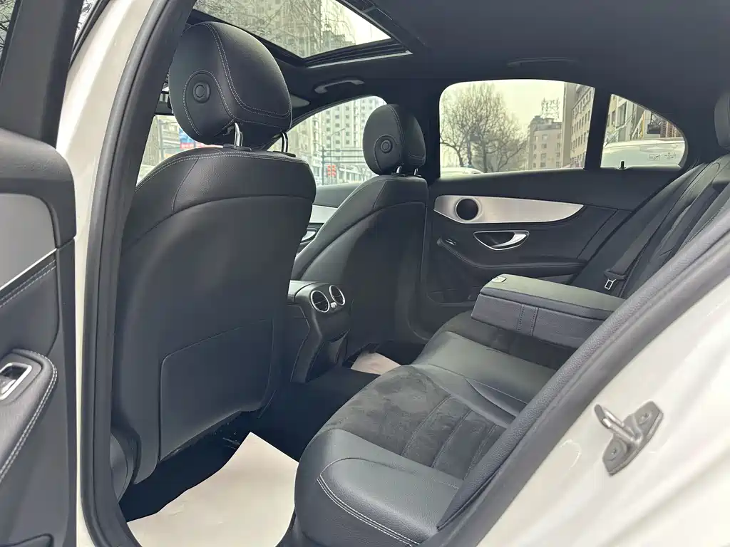 Mercedes-Benz C-Class 2018 — фото 19