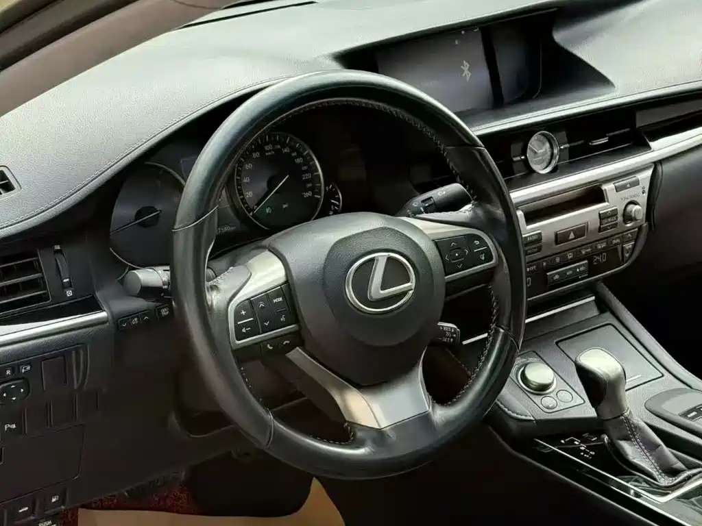 Lexus ES 2016 — фото 3