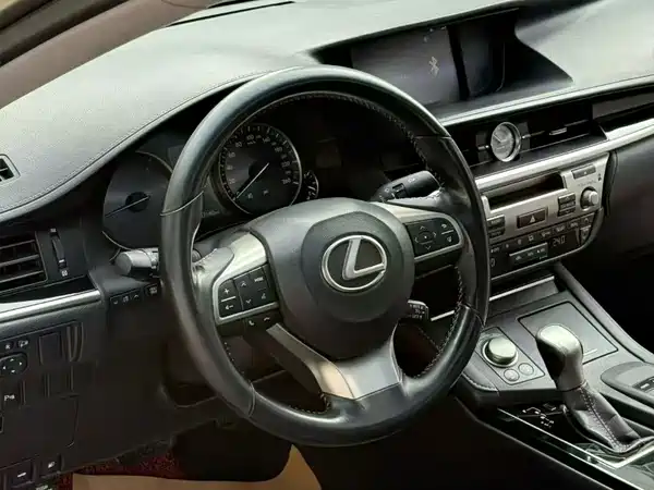 Lexus ES 2016