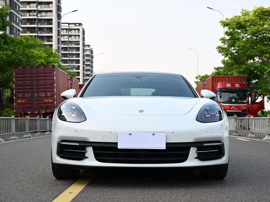 Porsche Panamera 2018 — фото 2