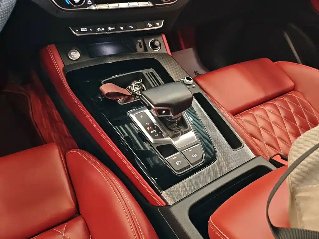 Audi Q5L Sportback 2022 — фото 11