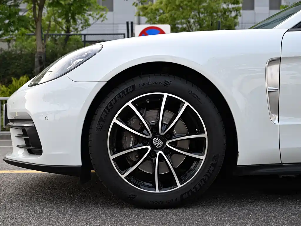 Porsche Panamera 2018 — фото 3