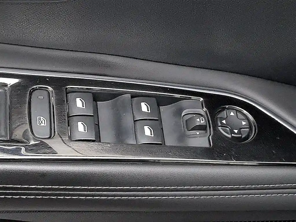 Peugeot 5008 2017 — фото 9