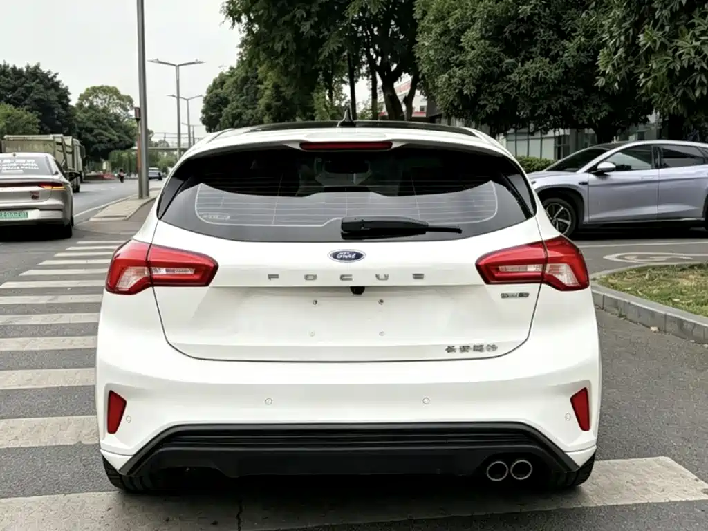 Ford Focus 2021 — фото 4