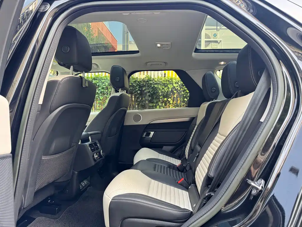 Land Rover Discovery 2023 — фото 14