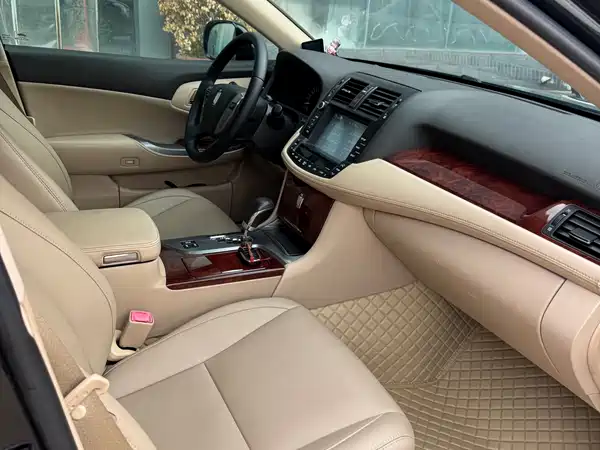 Toyota Crown 2013