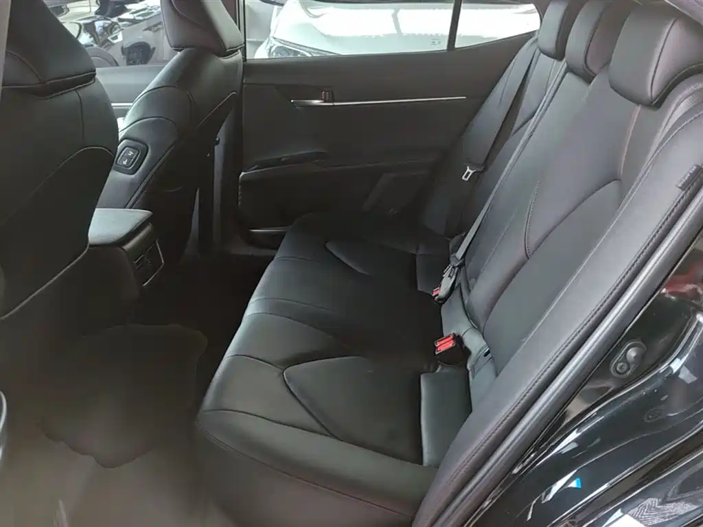 Toyota Camry 2022 — фото 17