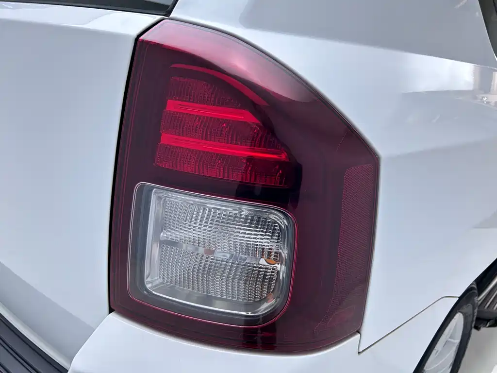 Jeep Compass 2015 — фото 23