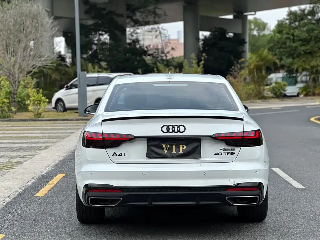 Audi A4L 2023 — фото 12