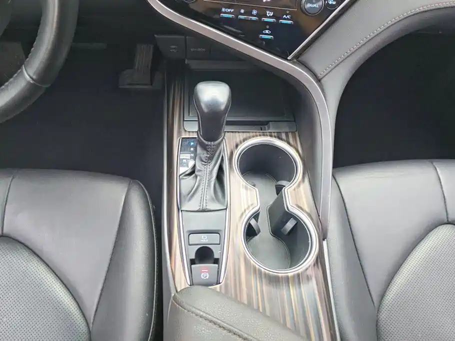 Toyota Camry 2021 — фото 16