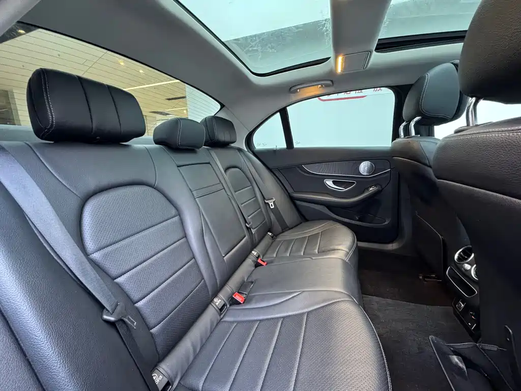 Mercedes-Benz C-Class 2019 — фото 17