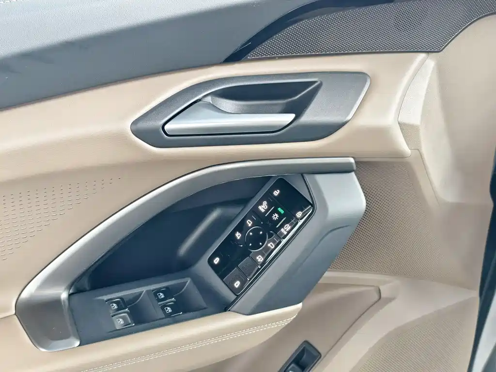 Audi Q5L 2025 — фото 13