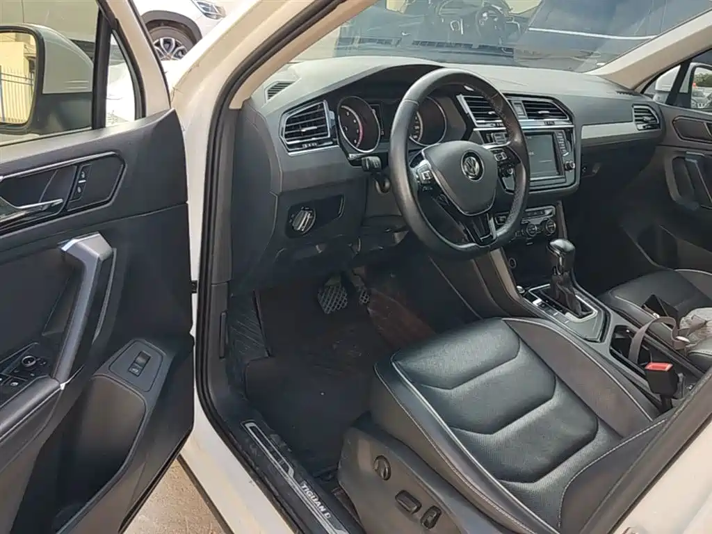 Volkswagen Tiguan L 2018 — фото 14
