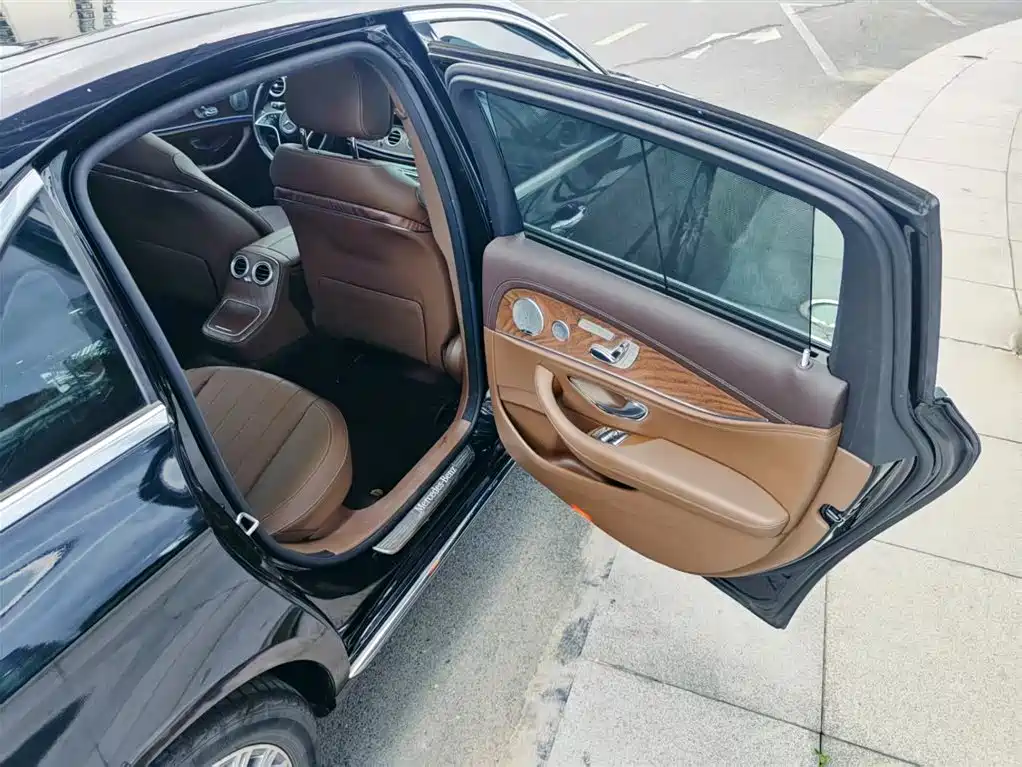 Mercedes-Benz E-Class 2020 — фото 18