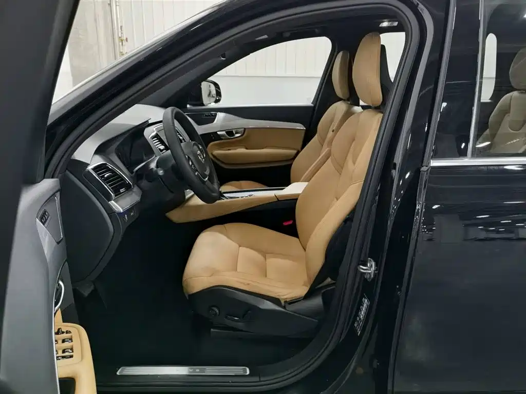 Volvo XC90 2018 — фото 10