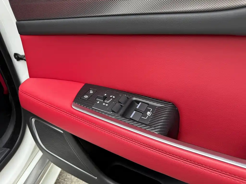 Jaguar XEL 2021 — фото 14