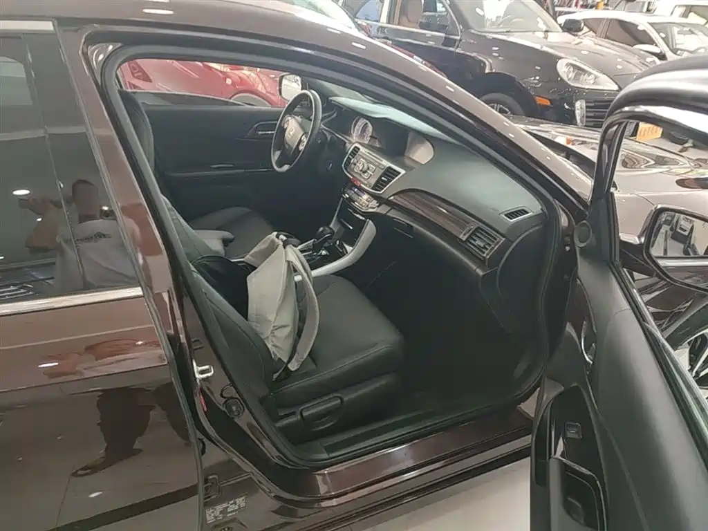 Honda Accord 2017 — фото 25