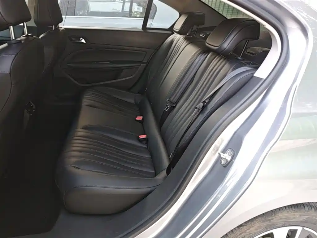 Peugeot 408 2024 — фото 17