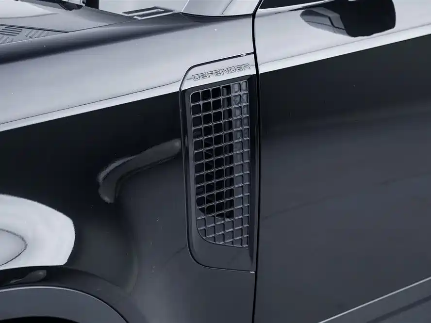 Land Rover Defender 2023 — фото 10