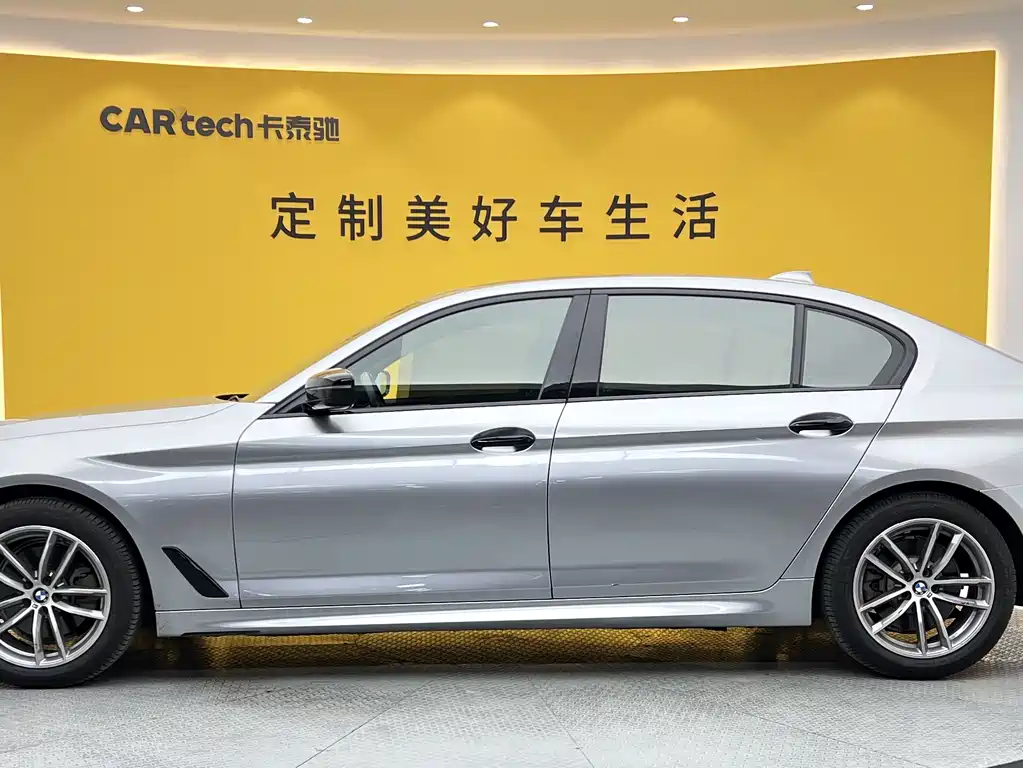 BMW 5 Series 2019 — фото 28