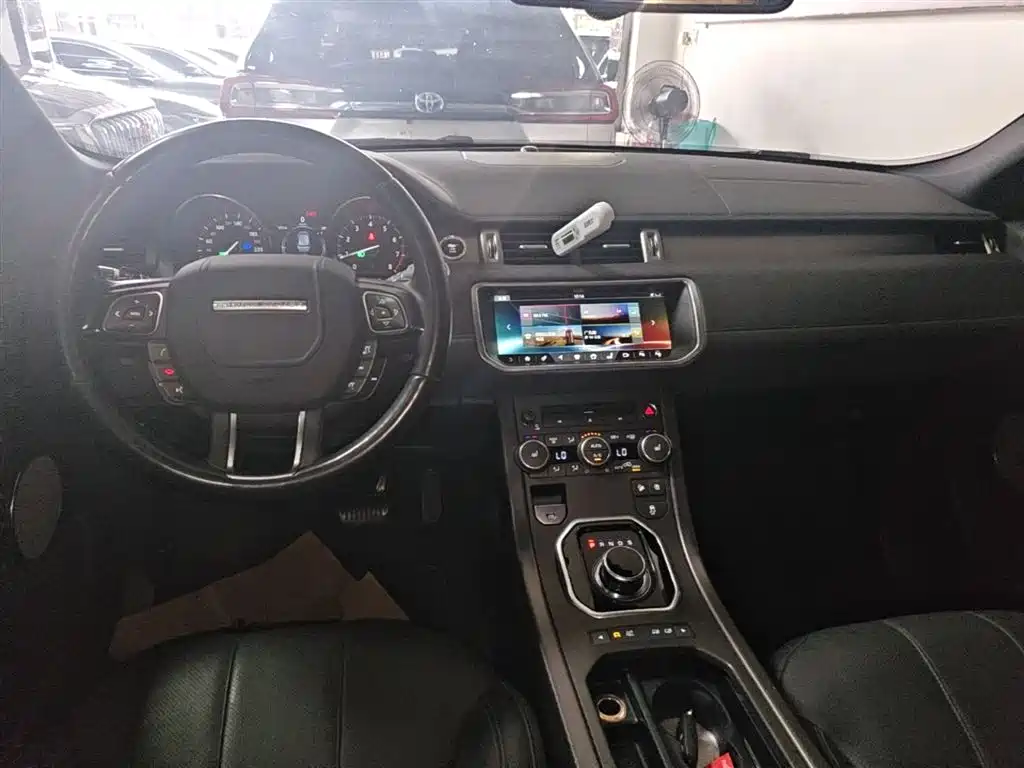 Land Rover Evoque 2018 — фото 10