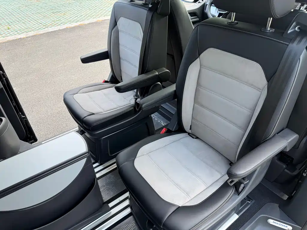 Volkswagen Multivan 2017 — фото 17