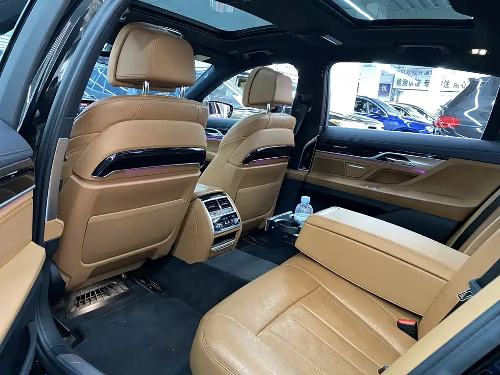 BMW 7 Series 2018 — фото 9
