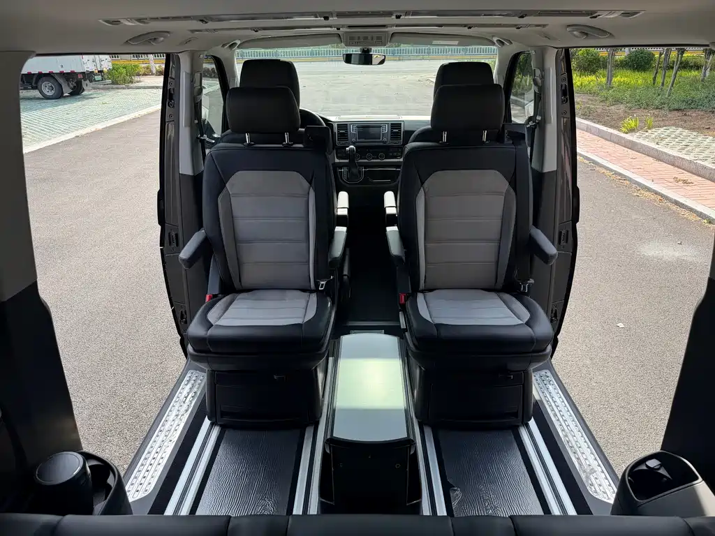 Volkswagen Multivan 2017 — фото 26