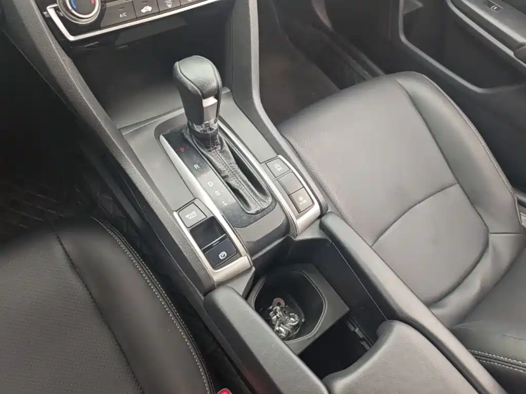 Honda Civic 2018 — фото 14