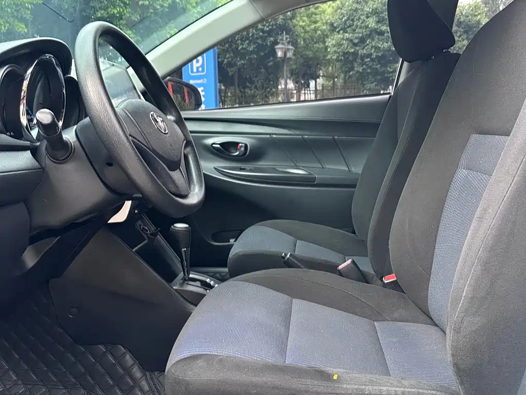 Toyota Yaris L 2019 — фото 4
