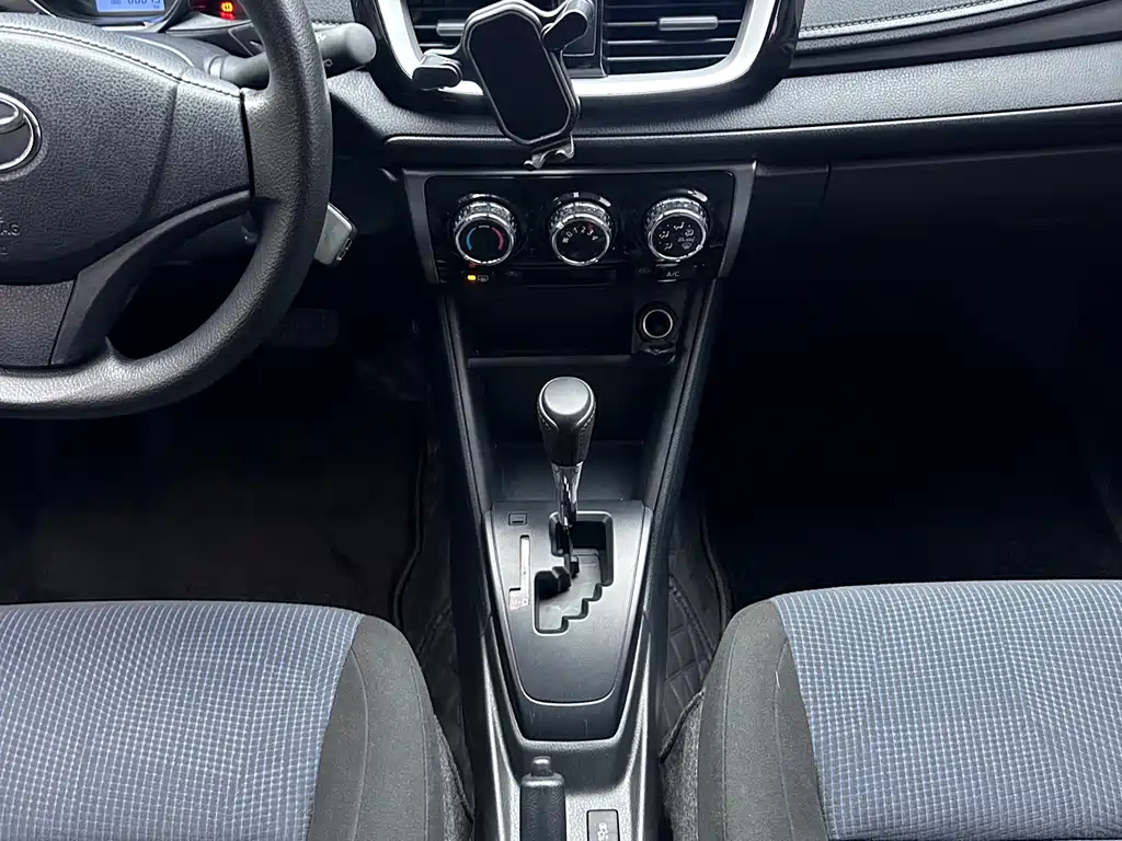 Toyota Yaris L 2019 — фото 10