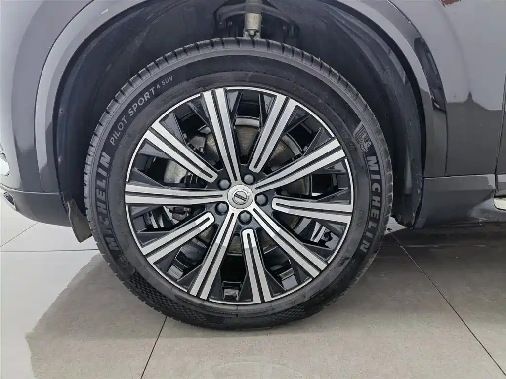 Volvo XC90 2023 — фото 17
