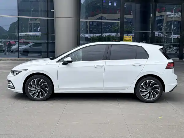 Volkswagen Golf 2024