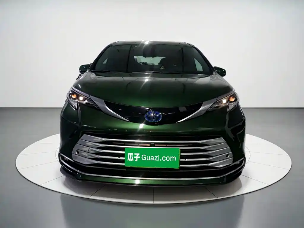 Toyota Sienna 2022 — фото 24