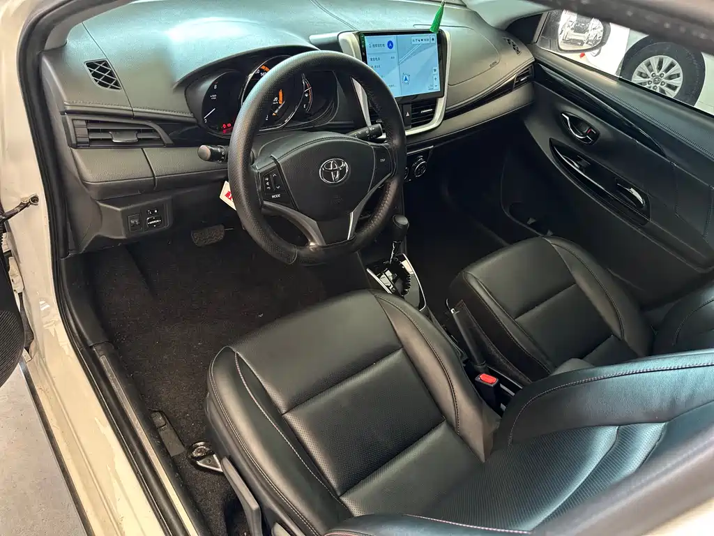 Toyota Yaris L 2022
