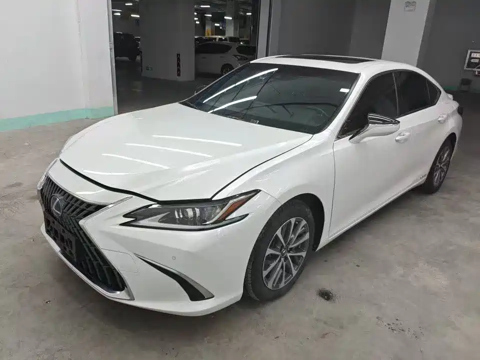 Lexus ES 2021