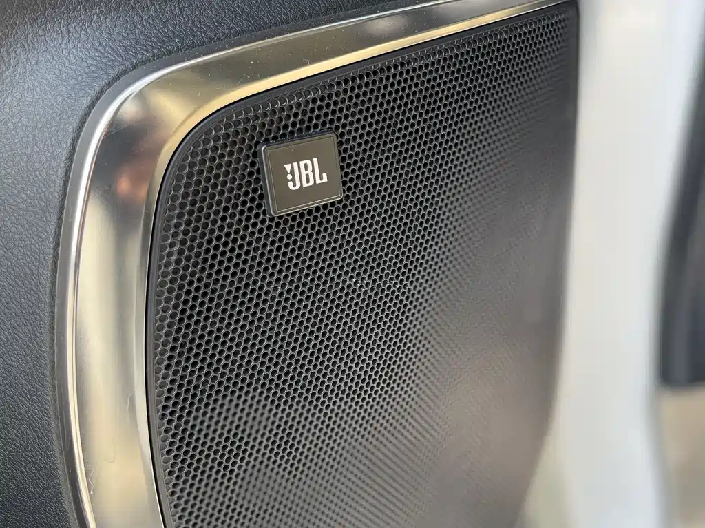 Toyota Alphard 2021 — фото 13