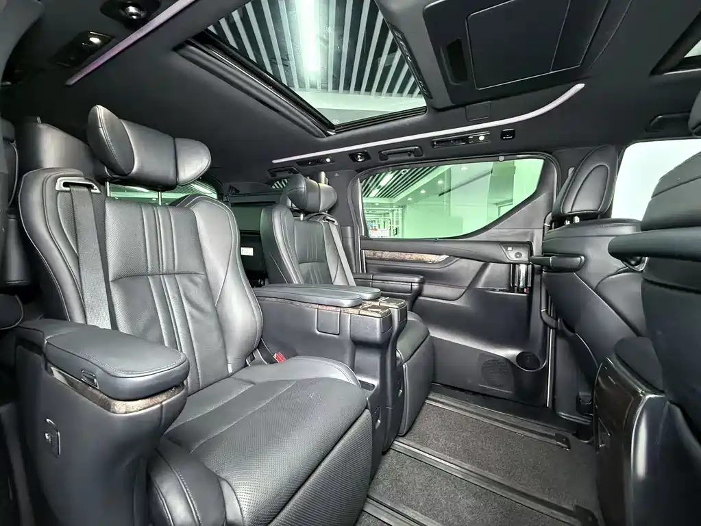 Toyota Vellfire 2021 — фото 13