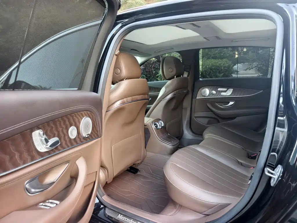 Mercedes-Benz E-Class 2022 — фото 10