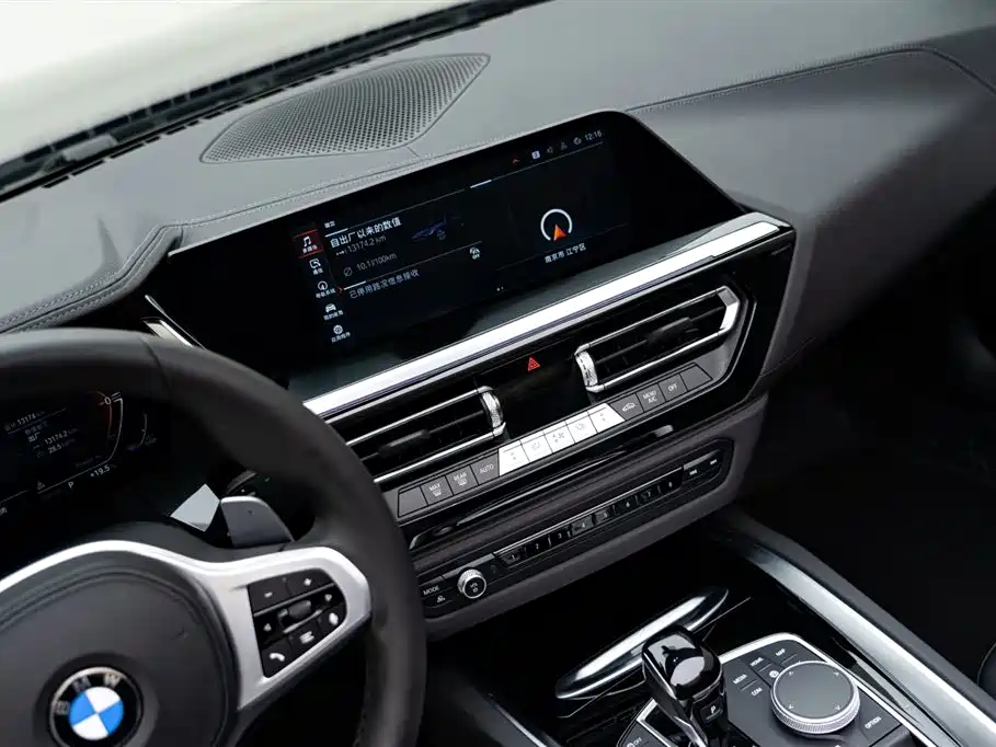 BMW Z4 2024 — фото 11