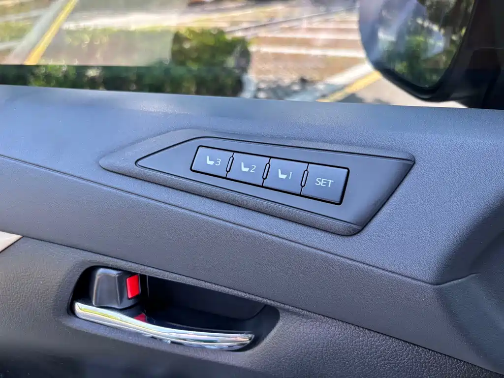 Toyota Alphard 2019 — фото 11