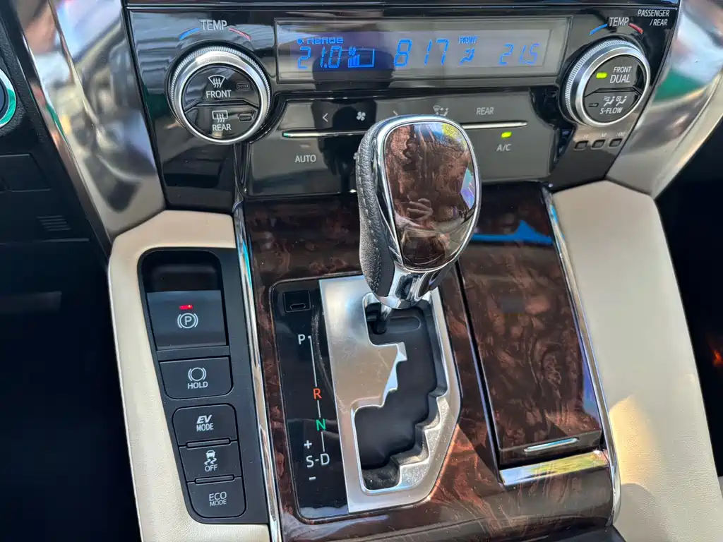 Toyota Alphard 2019 — фото 15