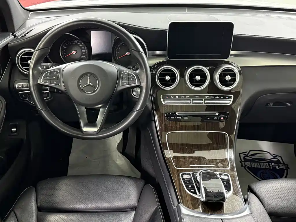 Mercedes-Benz GLC 2018 — фото 10