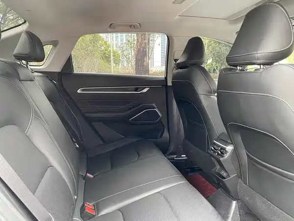 Geely Emgrand 2023