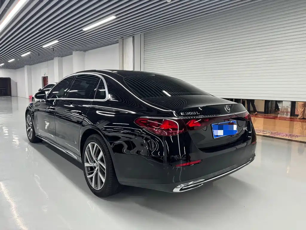Mercedes-Benz E-Class 2025 — фото 12