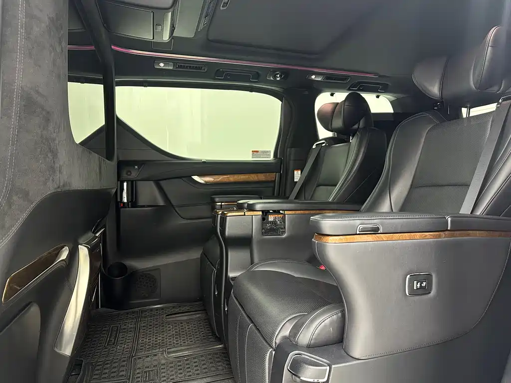 Toyota Alphard 2017 — фото 28