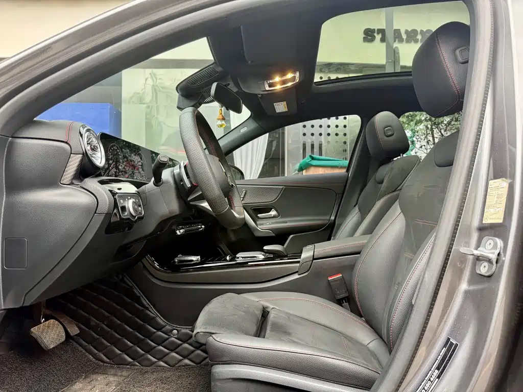 Mercedes-Benz A-Class 2024 — фото 7